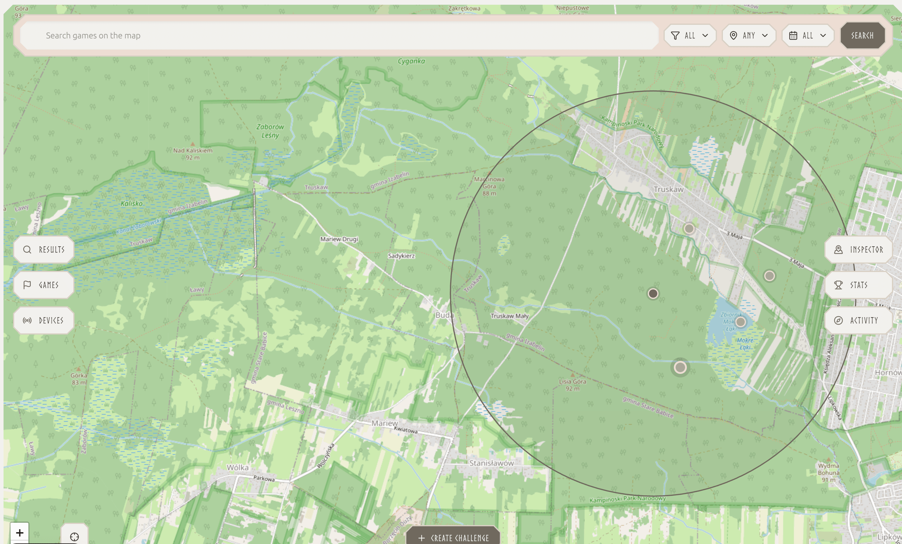 Mapa terenu w RUNA Space dopasowana do jasnego lub ciemnego motywu